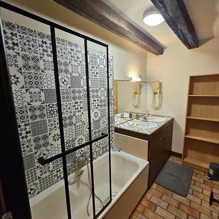 Nid Douillet Dans Vieux-tours