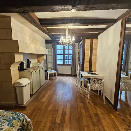 Nid Douillet Dans Vieux-tours