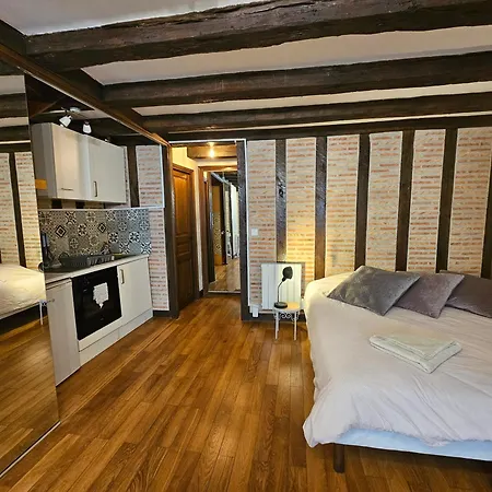 Nid Douillet Dans Vieux-tours
