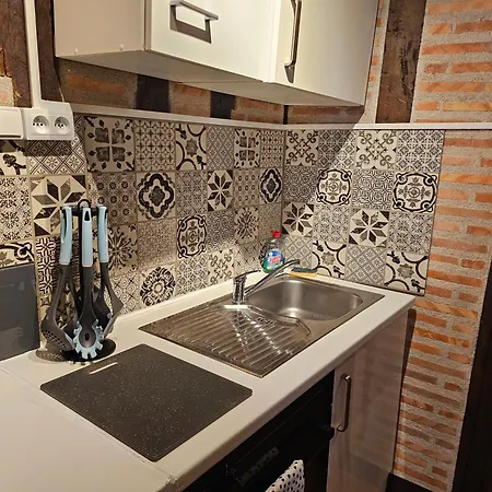 Nid Douillet Dans Vieux-tours * Tours